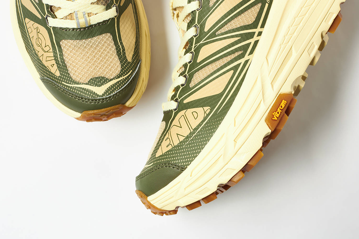 翻越荒原自然出色 HOKA x END. MAFATE SPEED 2与KAHA LOW GTX发售