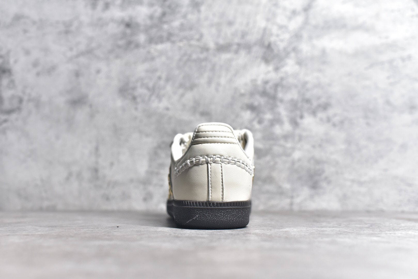 阿迪达斯联名铆钉 Wales Bonner x Adidas Samba Classic Studded Pack Cream