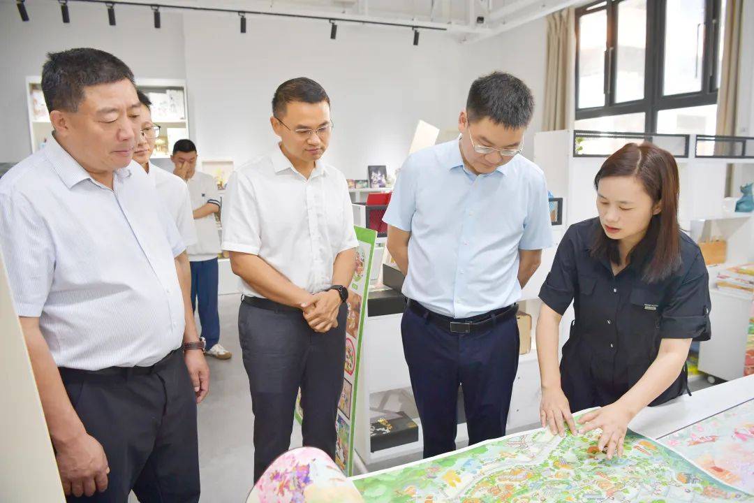 龙东阁到九龙坡调研全市域青年发展型城市建设工作