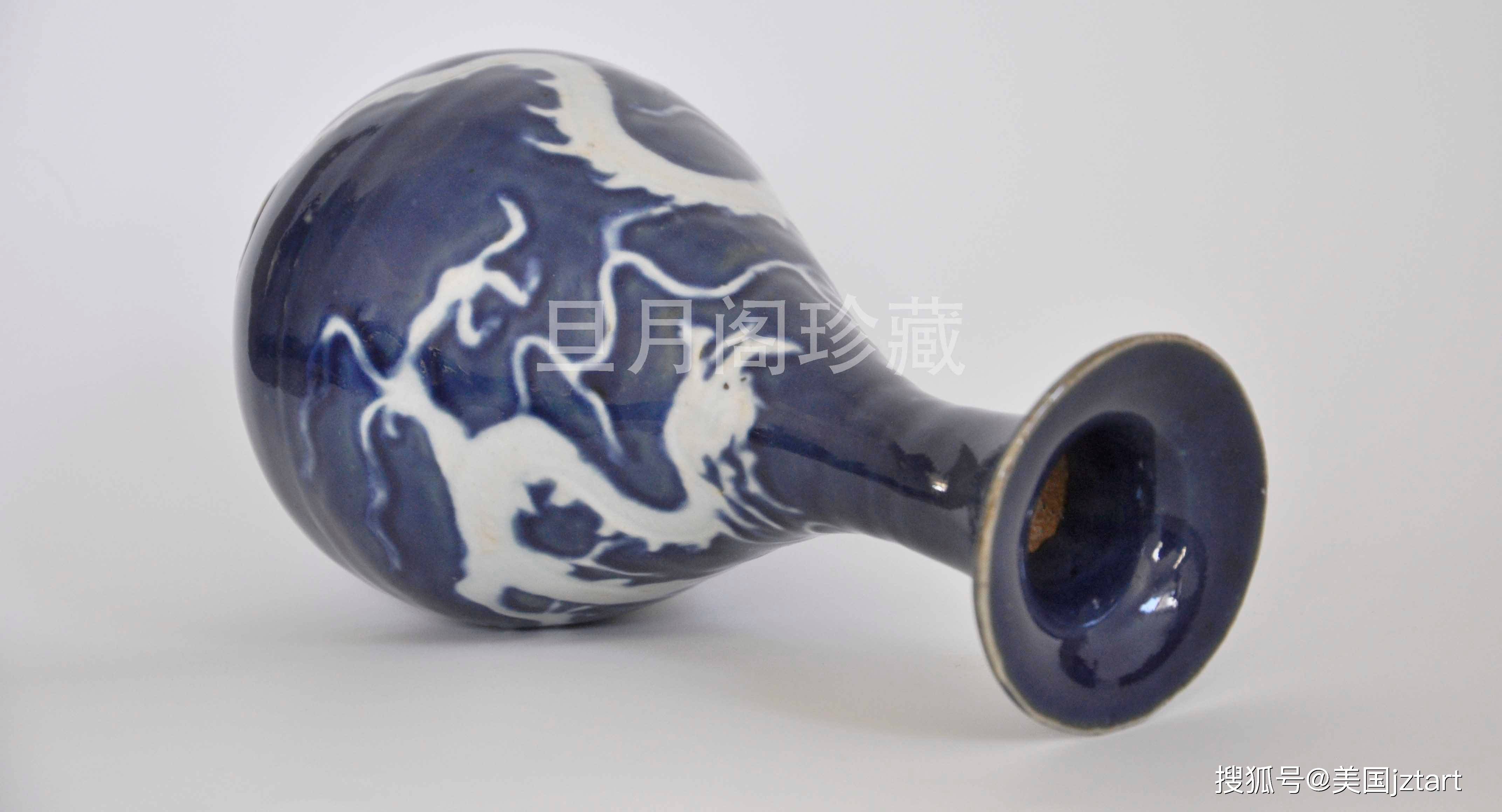 罕见/旦月阁珍藏霁蓝釉暗刻白龙纹玉壶春瓶
