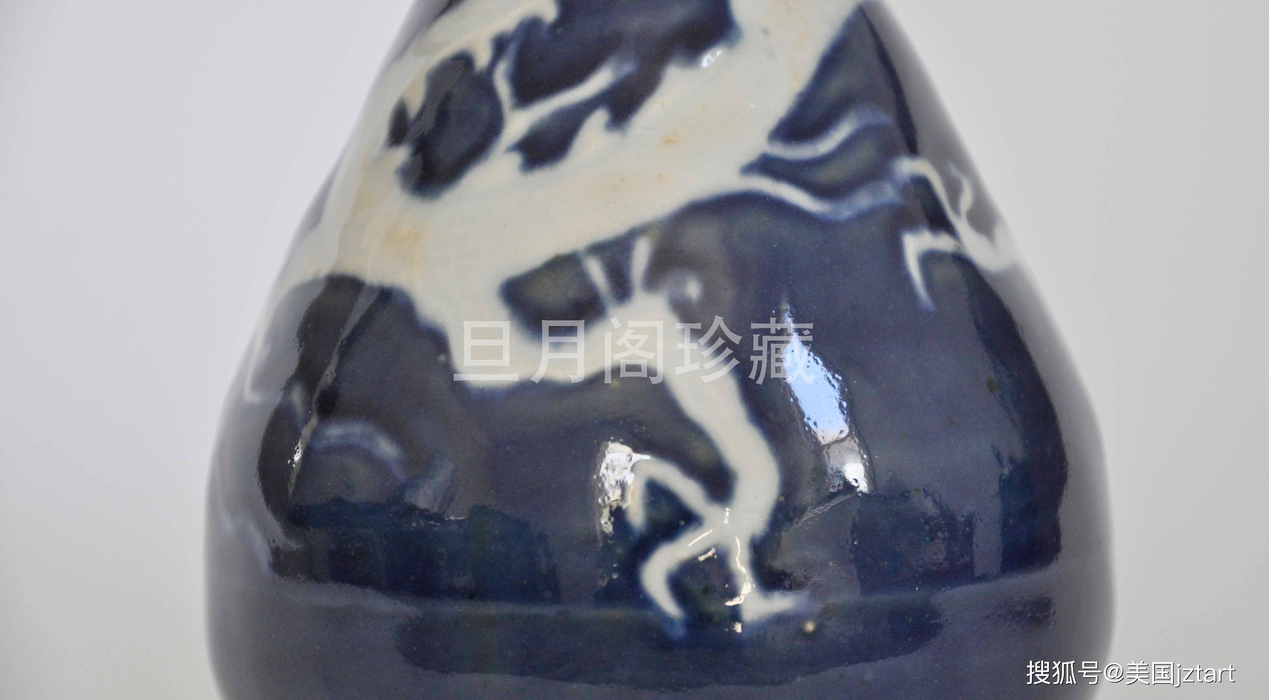 罕见/旦月阁珍藏霁蓝釉暗刻白龙纹玉壶春瓶