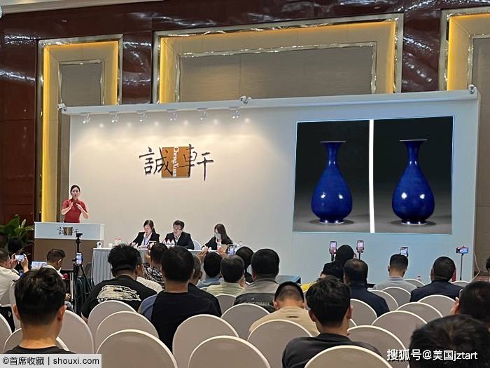 罕见/旦月阁珍藏霁蓝釉暗刻白龙纹玉壶春瓶